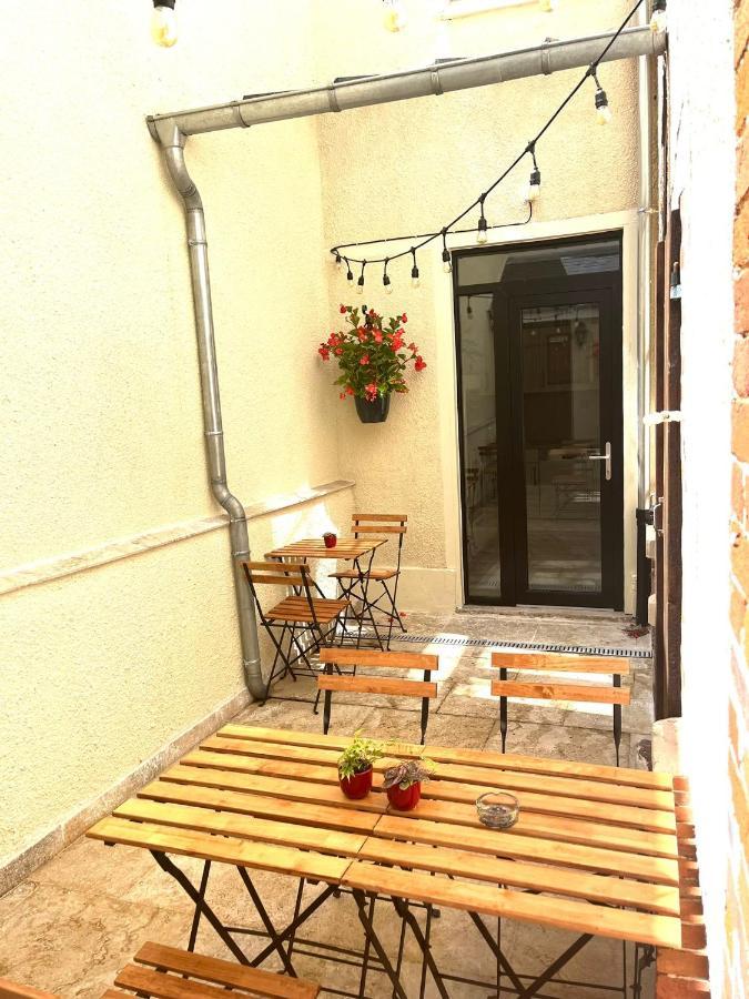 Le Gite De Jean Thevenin, Avec Parking Gratuit เอแปร์เน ภายนอก รูปภาพ