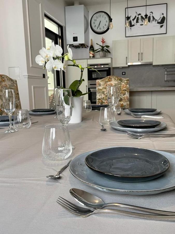 Le Gite De Jean Thevenin, Avec Parking Gratuit เอแปร์เน ภายนอก รูปภาพ